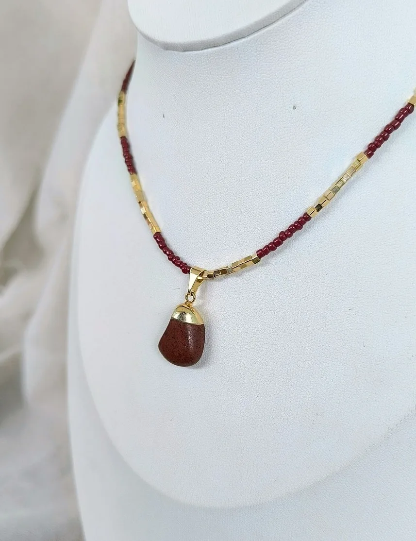 Colar miçanga e Quartzo Vermelho